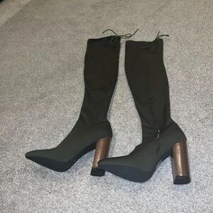 Chic Black Heeled Boots with Wooden Accents